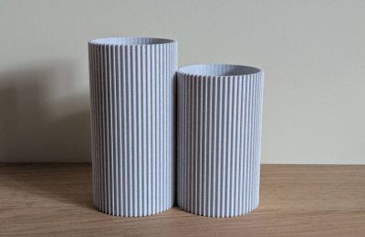 Silindrilised vaasid vertikaalse soonega 180/150x94mm, hele marmor PLA